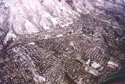 Salt Lake suburbs at the
bottom of the mountains